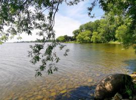 Luckin Retreat with Large Backyard, отель в городе Трентон