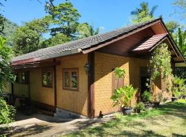 Rumah atlas, holiday home in Mangsit