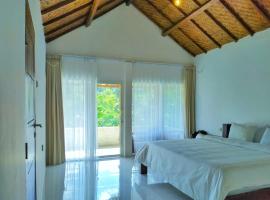 ํ
ํ
๋ฐํฌ์ ์์นํ ํธํ
Hide and Seek