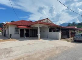 Sobey Laris Homestay IMAN GUA MUSANG, hytte i Gua Musang