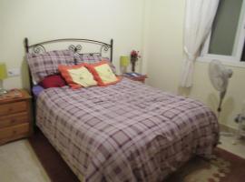 lovely double room with private bathroom and seasonal pool, hotel em Albox