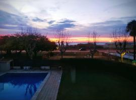 Primera l&iacute;nea de mar y piscina a 20 minutos de Barcelona