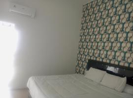 칼리안다에 위치한 럭셔리 호텔 Penginapan Lamban Queens Kamar Double Bed Lantai Atas