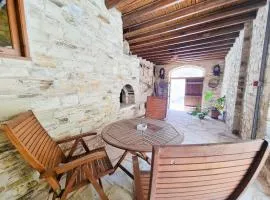 Skarinou's Landhouse Poolside Heaven Apartment