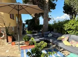 Beach Front Villa-Families & Pet Friendly