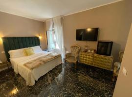 Prestige Suite Via Romagnoli, hotel in Sirmione