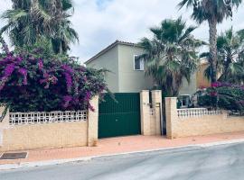 Casa Linda La Nucía Park، فندق مع موقف سيارات في لا نوسيا