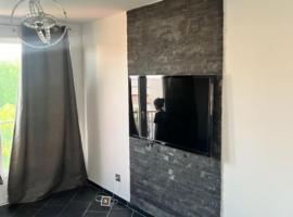 Superbe appartement design FR, hotel with parking in Feyzin