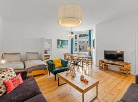 TheWilhelmshavener Group Apartment, group & family friendly, 100m2, 2BR, 1 living room, huge table, ideal for 4 - 6 Guests