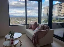 Top Floor Mountain View Luxury Rental Unit in SkyGarden Glen