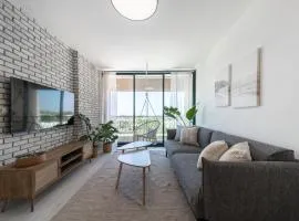 Unforgettable 2 BR Apt with Pool By Caesarea Beach