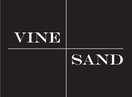 Vine & Sand--Southold NY's Newest B&B, nakvynės su pusryčiais namai mieste Southold