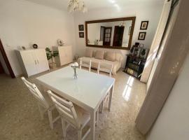 Apartamento Familiar En Barrio Reina Victoria, allotjament vacacional a Huelva