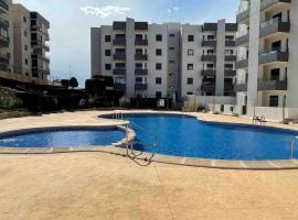 New apartment with 80m2 garden close to Torrevieja Alicante, hotel en San Miguel de Salinas