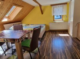 Ferienwohnung am Fuße des Schwartenberges – apartament w mieście Neuhausen