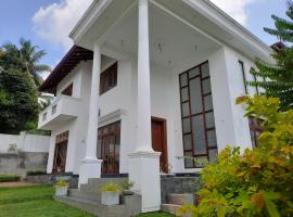 "The Anchorage" of Field View, holiday rental in Pannipitiya