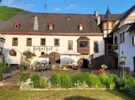 Haus Zehnthof, hotel s parkovaním v destinácii Burgen