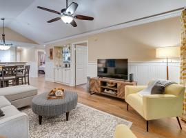 High-End Pawleys Island Condo with Porch and Pools!, pet-friendly hotel in Pawleys Island