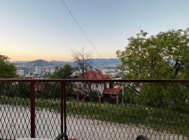House above Sarajevo: Saraybosna'da bir villa