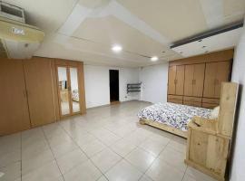 Spacious, comfortable and well located apartment, hotel Tenában