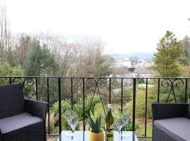 Pet Friendly, Lake View, Parking, Golf Nearby