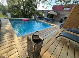 La cabane d’ED, готель з басейнами у місті Lafrançaise