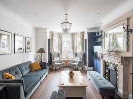 Beautiful Spacious Beach Home Newly Renovated, Hotel in Felixstowe