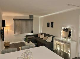 Newly Refurbished Apartment with private parking, hotel with parking in Southampton