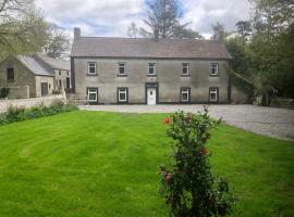 Larchgrove - 1800s Irish Farmhouse, hotell med parkering i Carlow