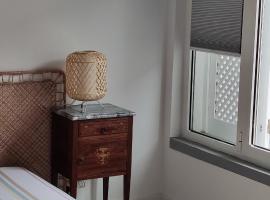 Cozy Room close to Cascais Downtown, homestay in Cascais