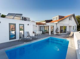 Romantic Pool House: Vila do Conde'de bir otel
