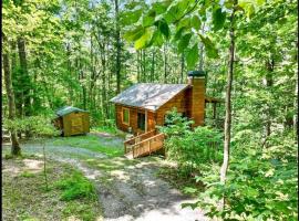 Open Studio Lodge at Little Rock Creek, planinska kuća u gradu 'Cherry Log'