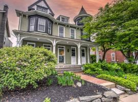 Victorian Manor on Main w 6 beds-10 mins to Lanc、Mountvilleのホテル