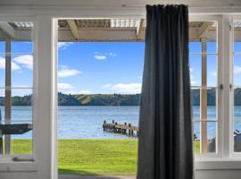 The Middle, cottage in Rotoiti