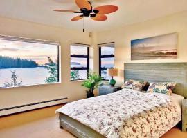 Waterfront Room1 with Private Bath near Marina, hotel din Gibsons