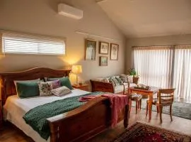 Meander Retreat - King Suite with rural views
