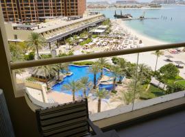 Royal Club By RVHR, Palm Jumeirah, hotel in Dubai
