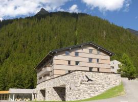Apartment B im Alpin Resort Montafon 2 0, hotel amb aparcament a Gargellen