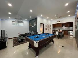 Pool Villa, Near Walking Street By Pattaya Holiday, hotell i Pattaya South