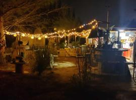 Privāta brīvdienu naktsmītne Caravane vintage camping a la ferme pilsētā Ponteilla