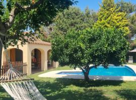 Dzīvoklis Accommodation with private swimming pool and garden pilsētā San Martín Sarroca