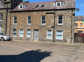 3 Bedroom Townhouse on NC500, Wick, Highland, hotel in Wick