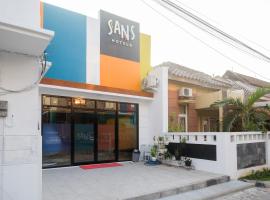 Sans Hotel City Park Medoho Semarang, khách sạn ở Alastuwo