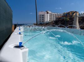 Dream sea view Villa with private swimmingpool and Jacuzzi, hotel s bazénem v destinaci Golf del Sur