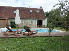 Longère avec piscine, hotel a Couffy