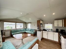 Tarka Holiday Park, kamp za glamping u gradu 'Ashford'