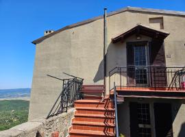 Appartamento con 2 camere in borgo medievale, holiday rental sa Montegiovi