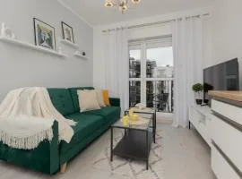 Cozy Apartment with Parking Bakalarska by Noclegi Renters