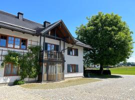 Traumhaft große Ferienwohnung nähe Attersee, hotell sihtkohas Sankt Georgen im Attergau