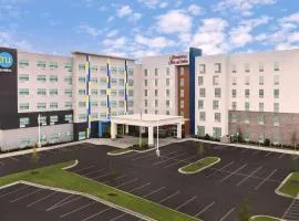 Hampton Inn & Suites Charlotte Airport Lake Pointe、にあるシャーロット・ダグラス国際空港 - CLTの周辺ホテル